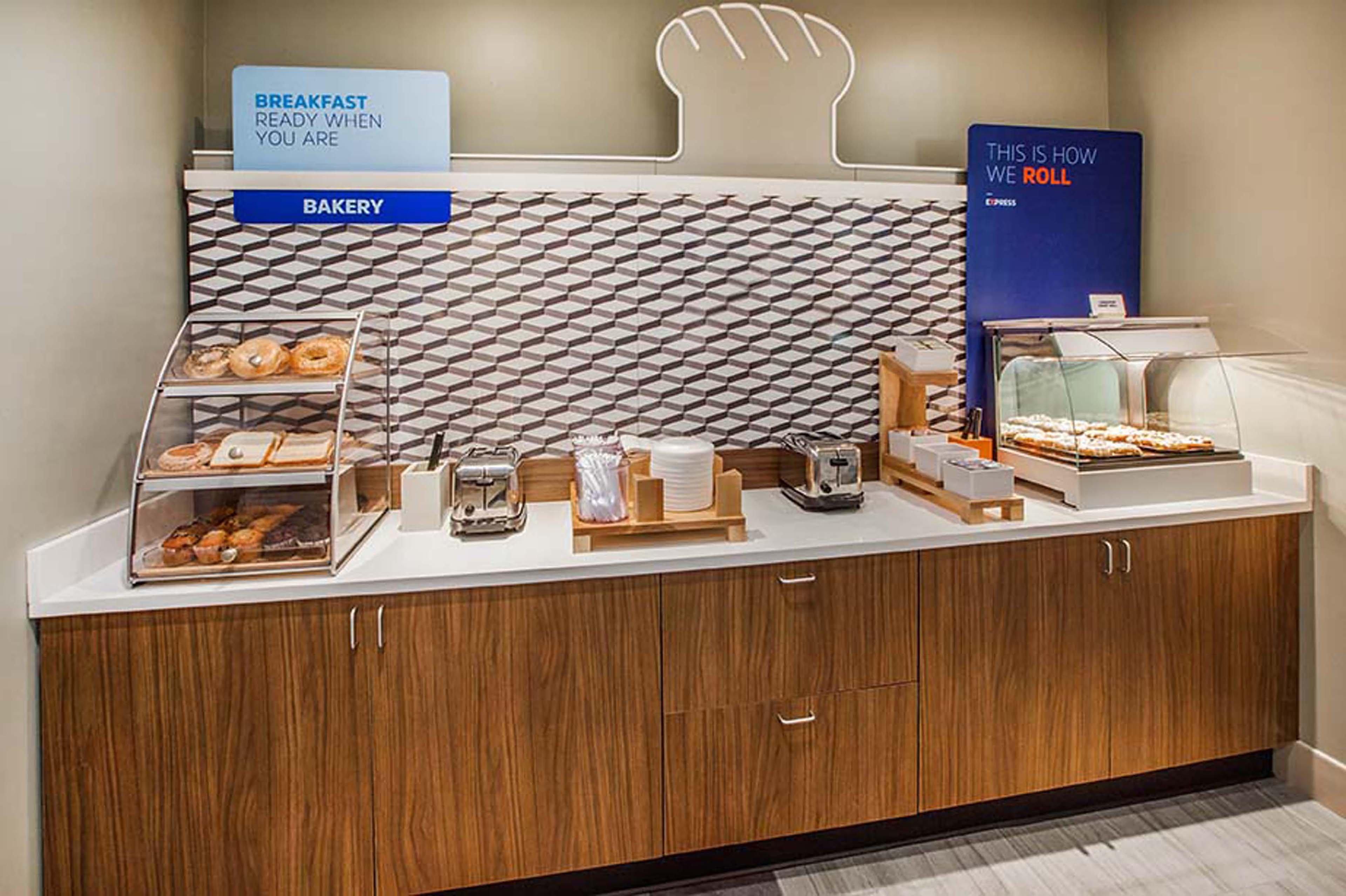 Holiday Inn Express Bakersfield By Ihg Buitenkant foto